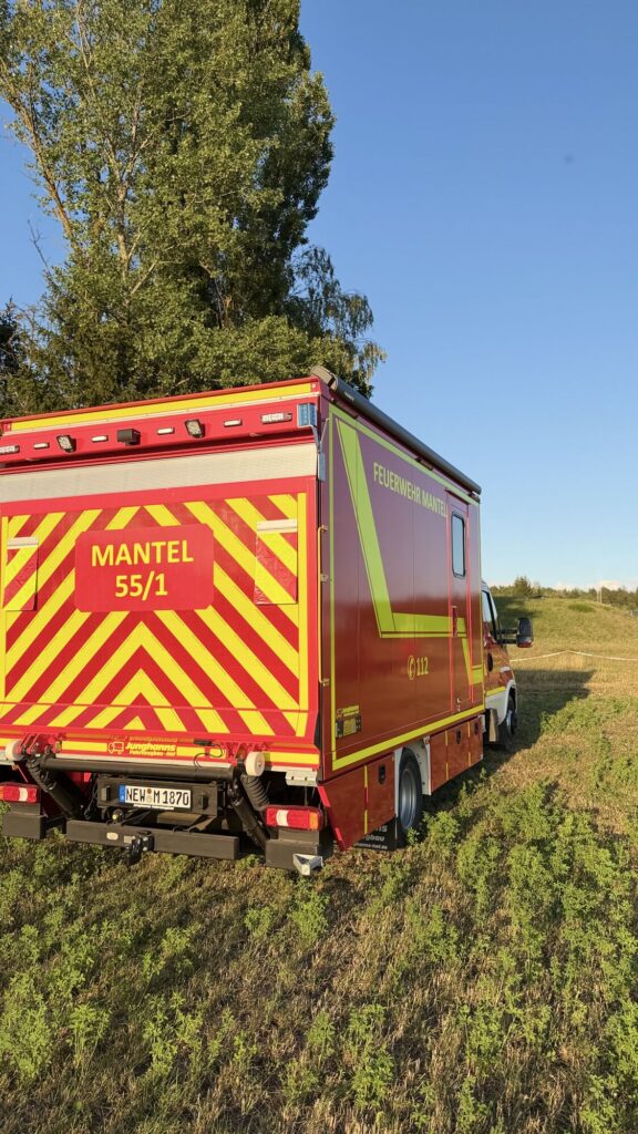 Heckansicht des GW-L1 mit Ladebordwand und Funkrufname Mantel 55/1