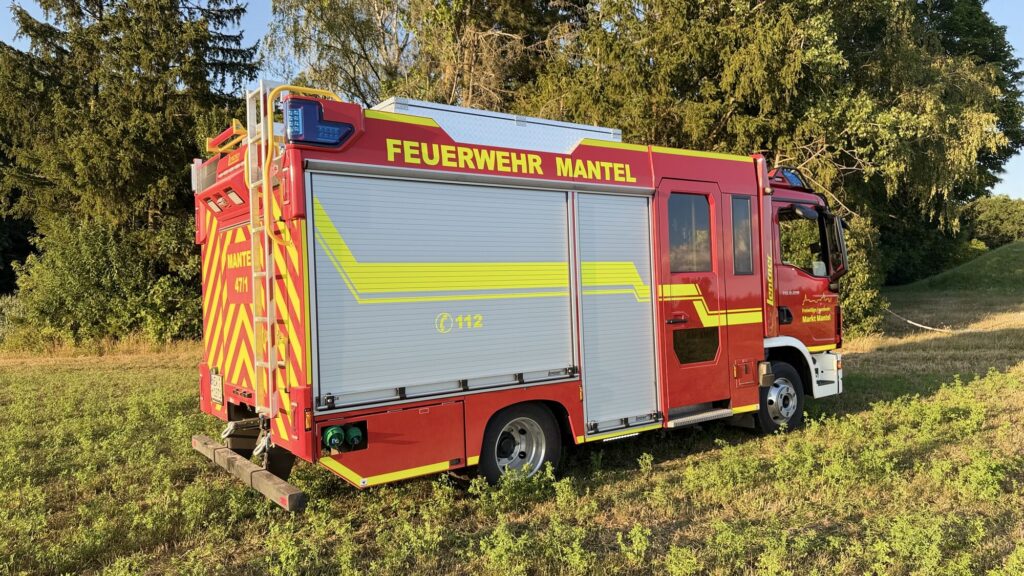 Heckansicht des MLF mit geöffneten Geräteräumen
