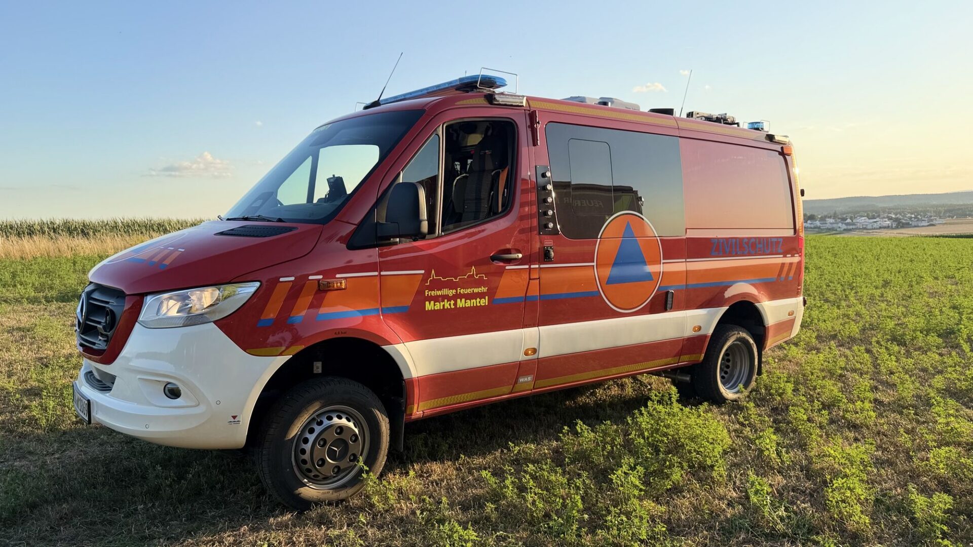 CBRN-Erkundungswagen Florian Mantel 66/1 mit Zivilschutzzeichen